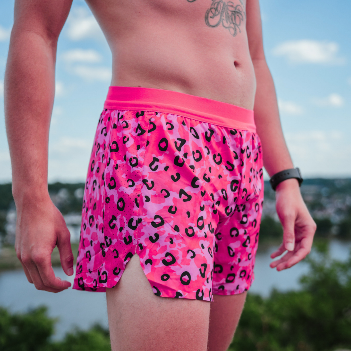 Mens 4" Avigate Run Short - Jag Camo Fuchsia