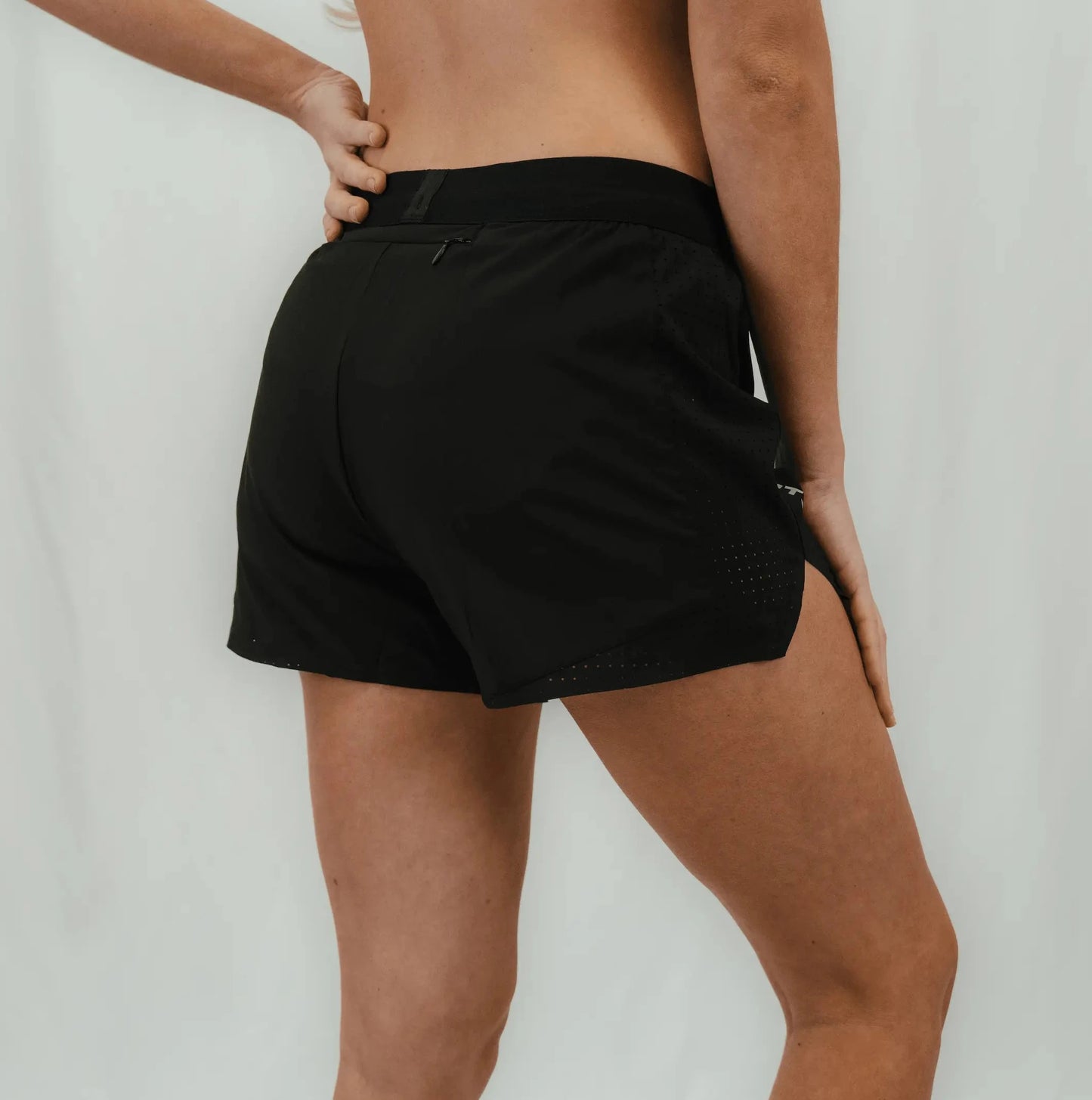 Womens Avigate 4" Mercy Short - Stealth Black
