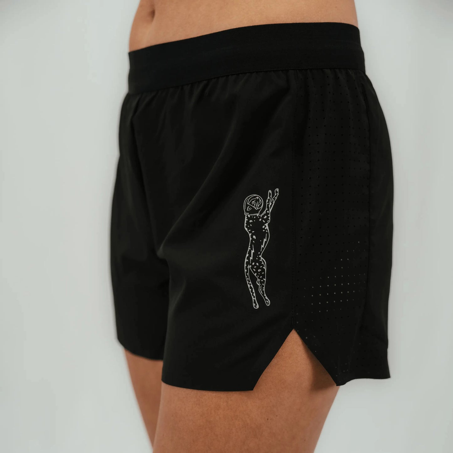 Womens Avigate 4" Mercy Short - Stealth Black