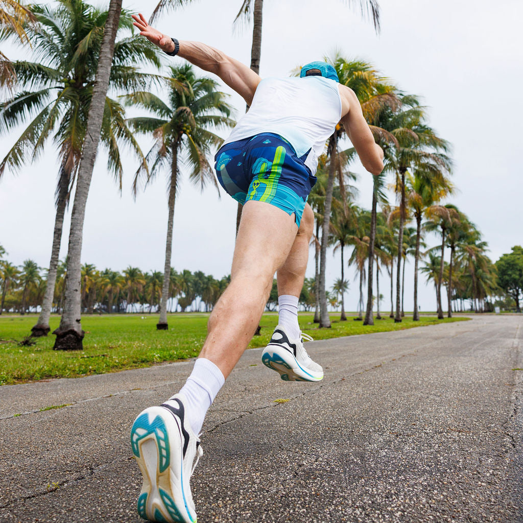 Mens Avigate 5" Fusion Short - Uninvited Alien Antics